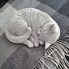 Patsas nukkuva kissa, vaalean harmaa, betonia